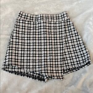Asymmetrical skort
